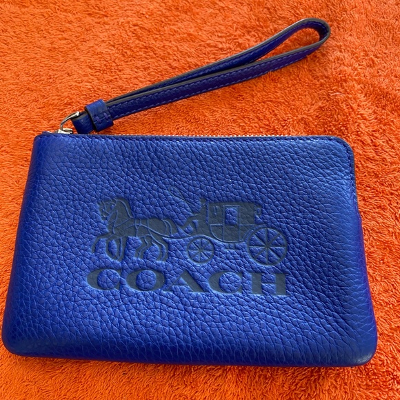 Coach Pebble blue leather  Corner zip wallet with detachable wrist strap. - Picture 1 of 4